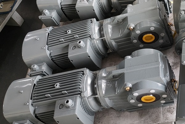輪胎煉油設(shè)備減速機(jī),66KW電機(jī)減速機(jī),減速電機(jī)組合