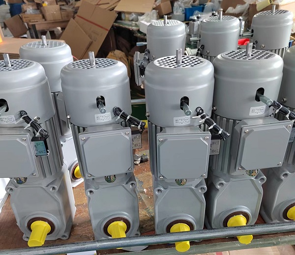 直交軸減速機(jī)實物圖 直交軸減速機(jī)實物圖